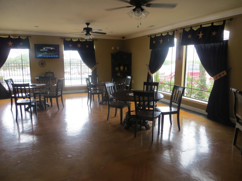 Black Gold Inn Yoakum Zewnętrze zdjęcie